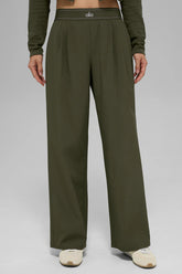 ALO yoga -Suit Up Trouser (Regular) - Green olive