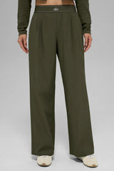 ALO yoga -Suit Up Trouser (Regular) - Green olive