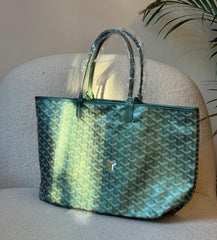 Goyard - Limited edition at Louis pm size pearl green + bag clip