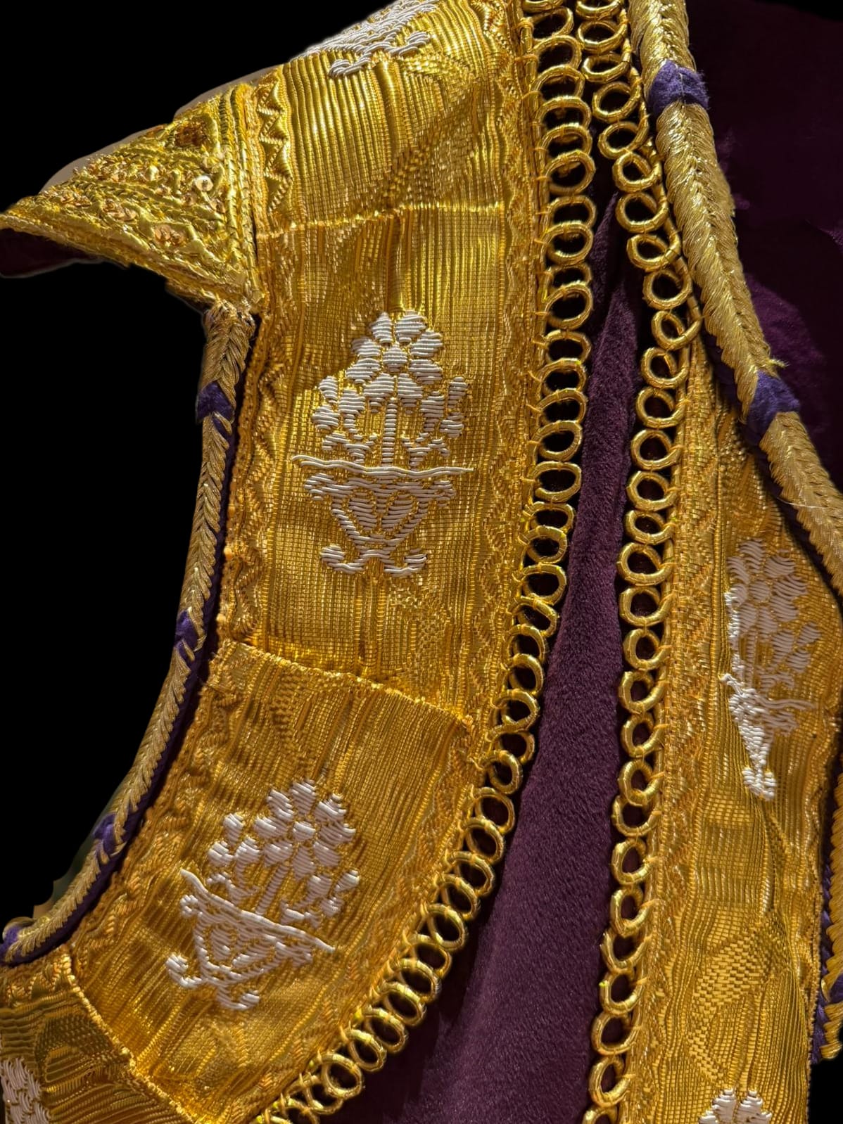 Mash X س ن د س - embroidered vest