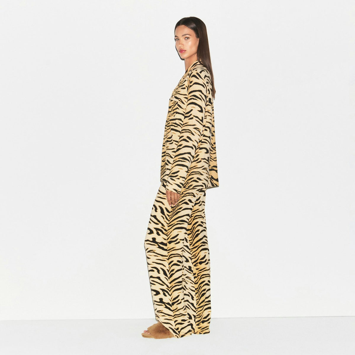 Skims- Bronze tiger print sleep set