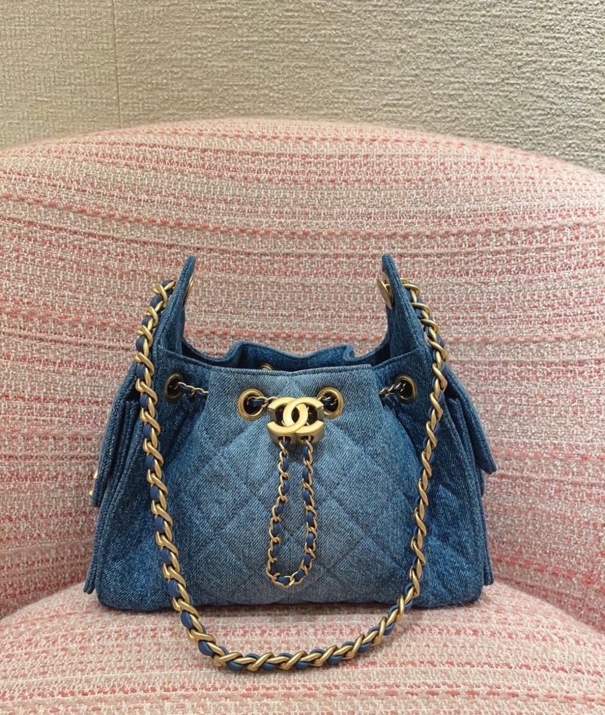 CHANEL - 25 SMALL HANDBAG
 
Washed Denim & Gold-Tone Metal 
Blue